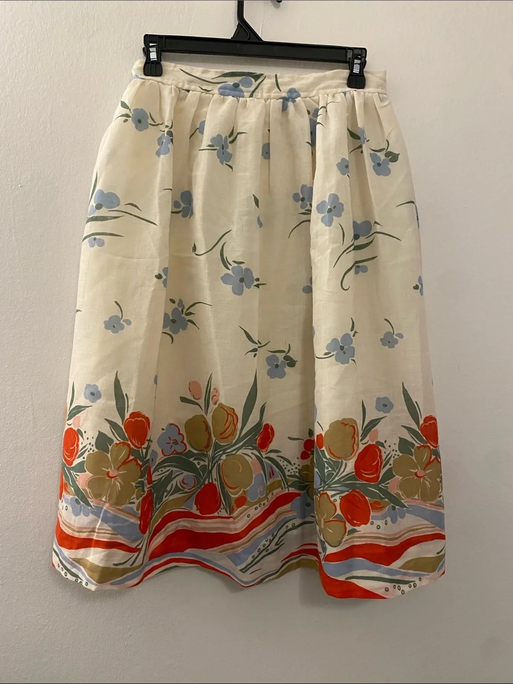 Vintage 70s Cream Floral Border Midi Skirt with Red and Blue Accents